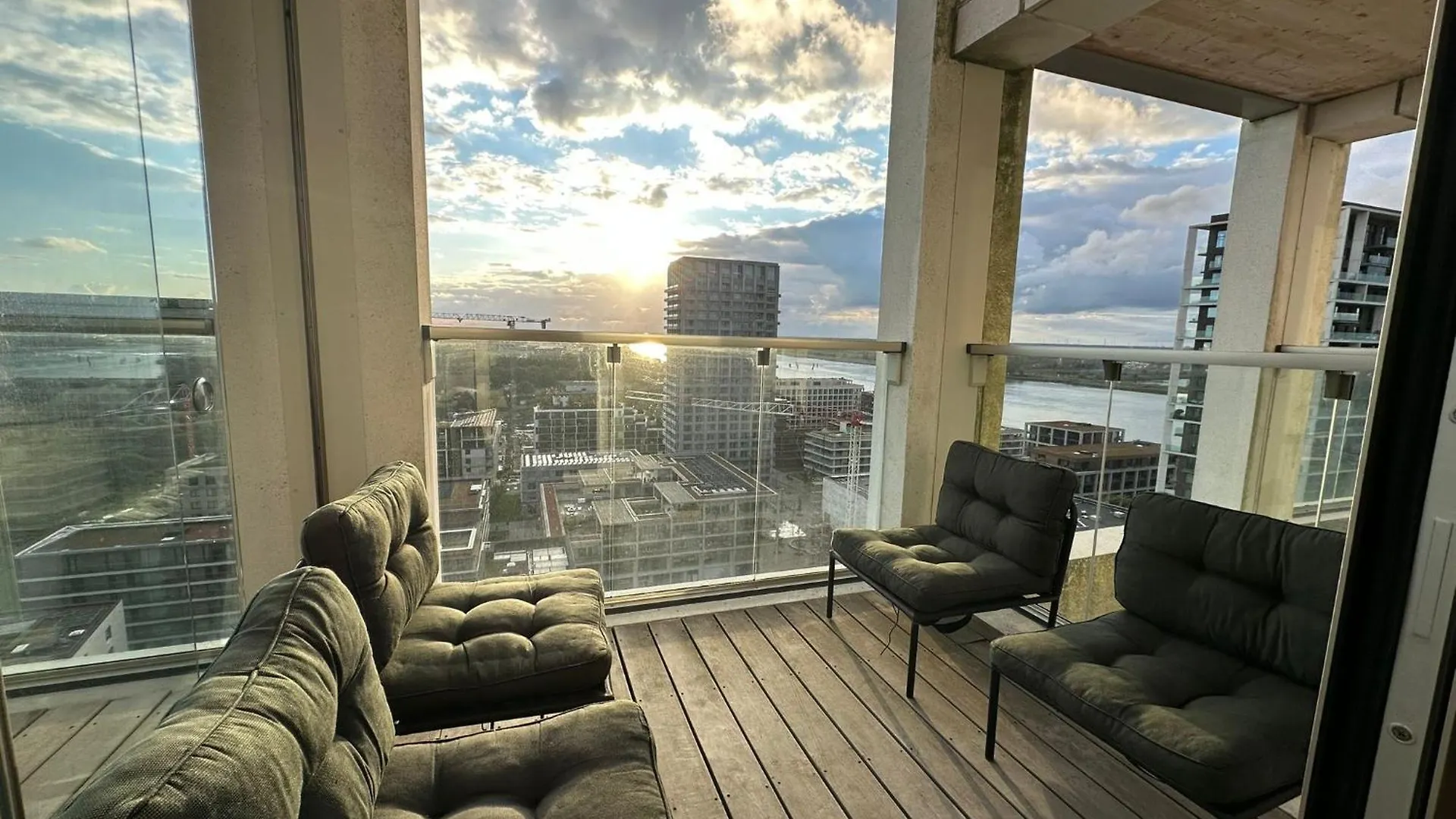 Luxurious Apartment With Panoramic View Antwerp