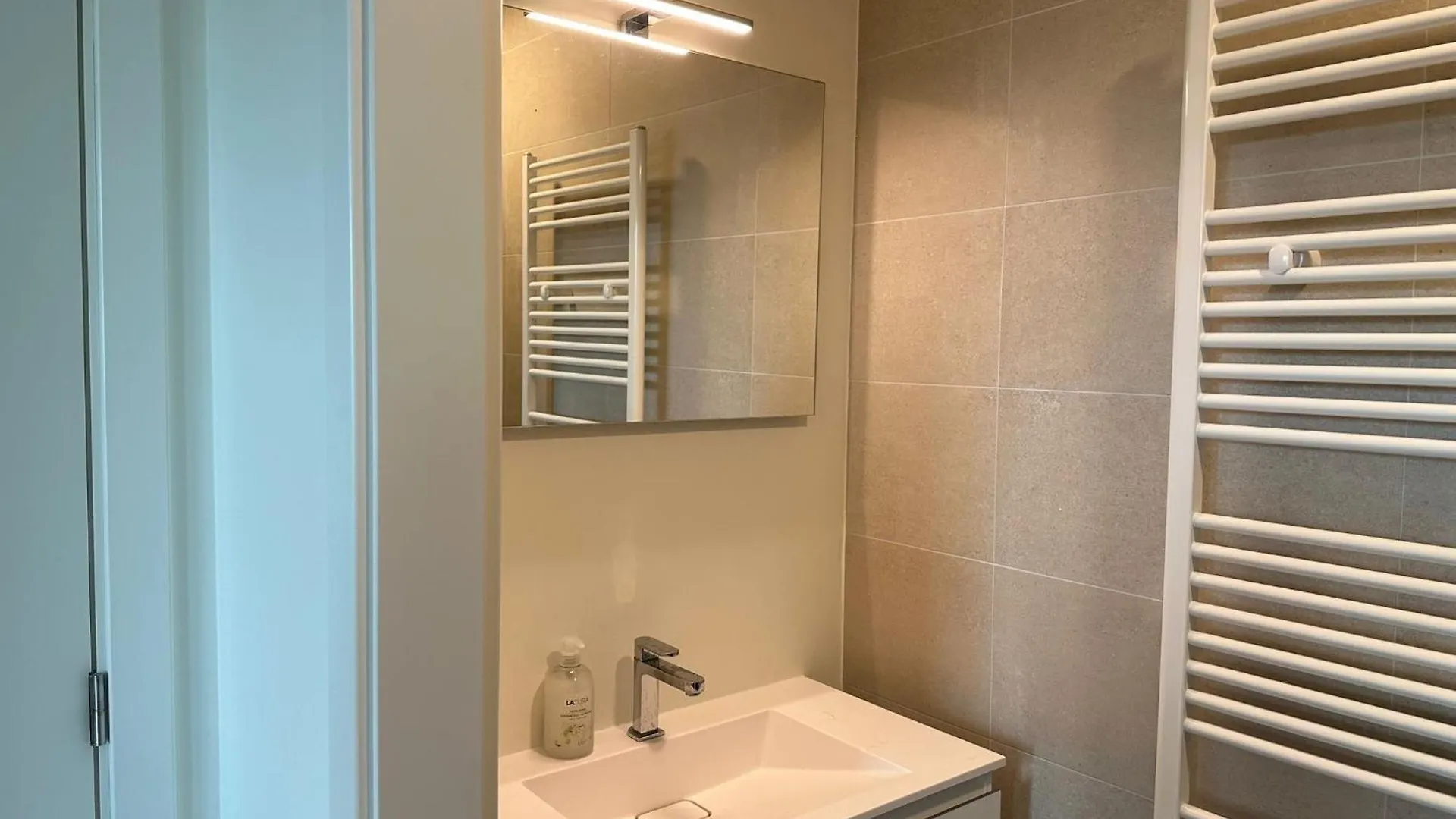 Luxurious Apartment With Panoramic View Antwerp