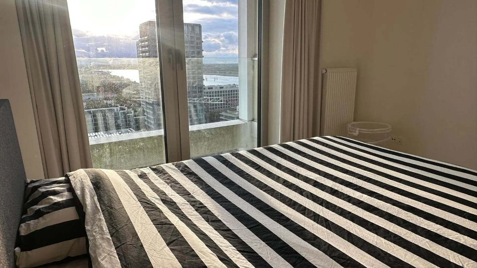 Luxurious Apartment With Panoramic View Antwerp